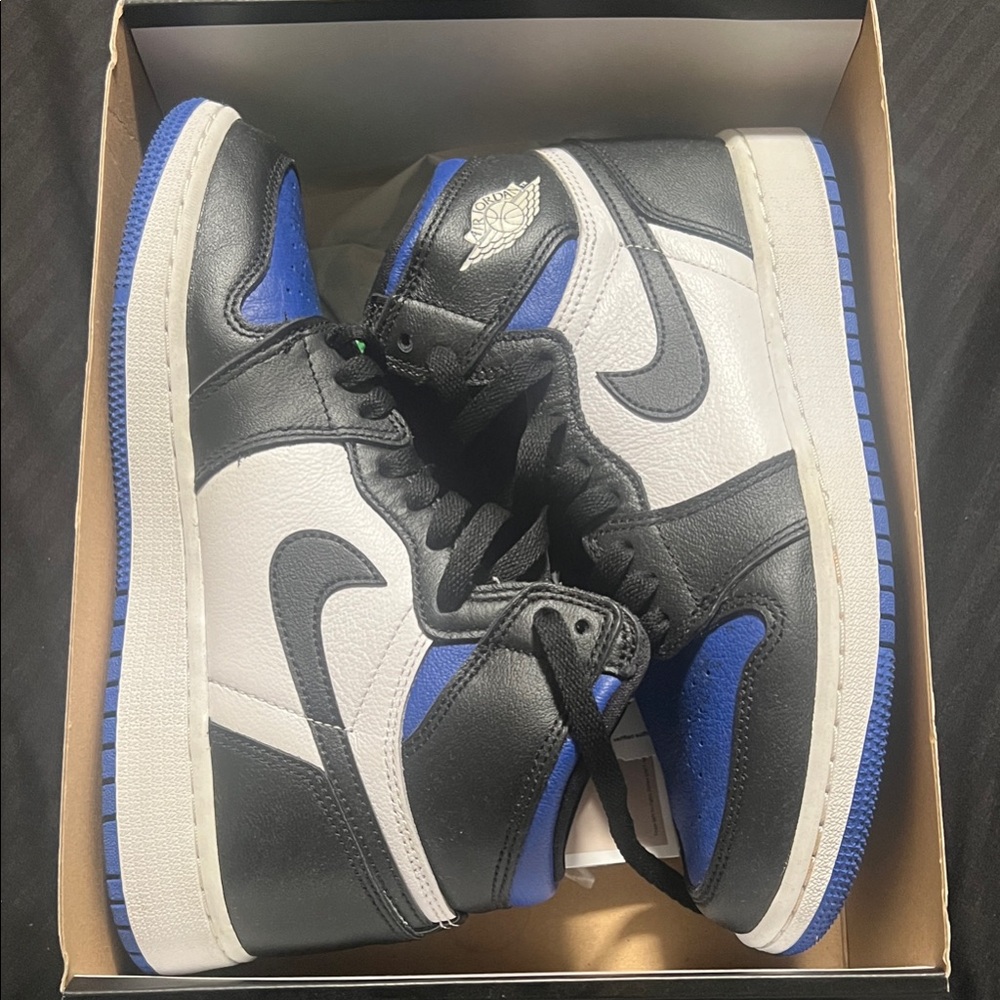 Nike Men's Black, White, and Blue Sneakers